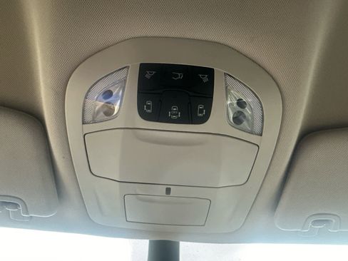 Used 2024 Chrysler Pacifica Touring-L image 37