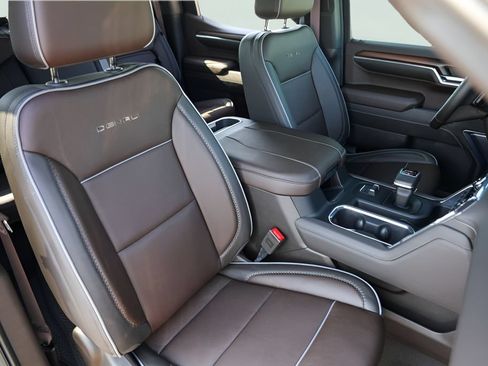 Used 2024 GMC Sierra 1500 Denali w/ Denali Reserve Package AWD/4WD image 32