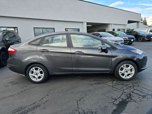 Used 2015 Ford Fiesta SE image 3