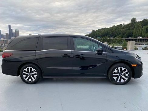 Used 2025 Honda Odyssey EX-L image 2