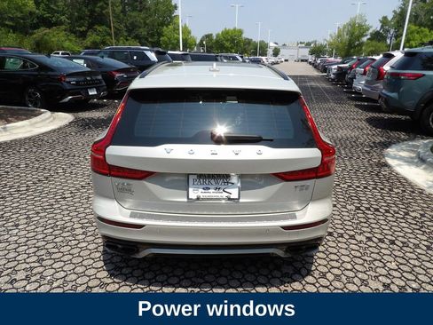 Used 2020 Volvo V60 T6 R-Design FWD image 7