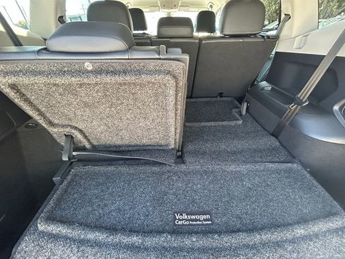 Used 2022 Volkswagen Tiguan SE image 41