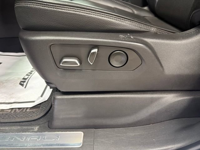 Used 2023 GMC Sierra 1500 Denali w/ Technology Package AWD/4WD image 13