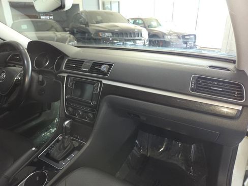 Used 2019 Volkswagen Passat 2.0T SE R-Line FWD image 29