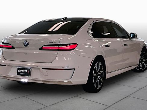 Used 2024 BMW i7 xDrive60 AWD/4WD image 12