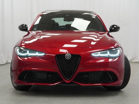 Used 2024 Alfa Romeo Giulia Veloce image 8