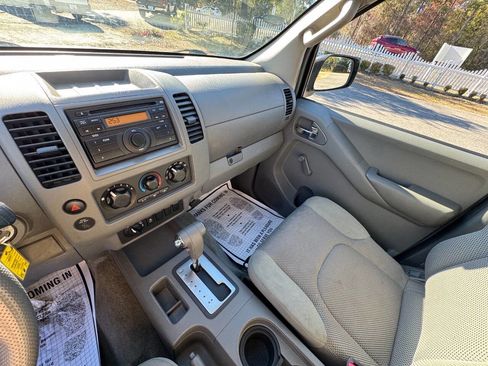 Used 2013 Nissan Frontier S image 18