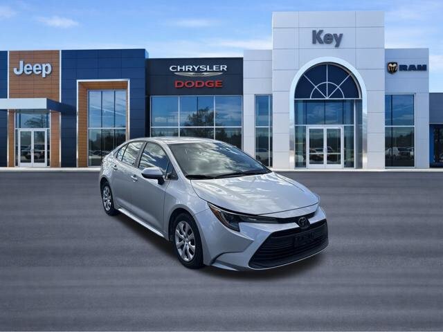 Used 2025 Toyota Corolla LE FWD image 7
