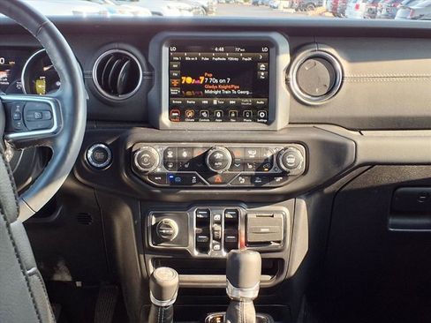 Used 2022 Jeep Wrangler Unlimited Sahara w/ Cold Weather Group image 10