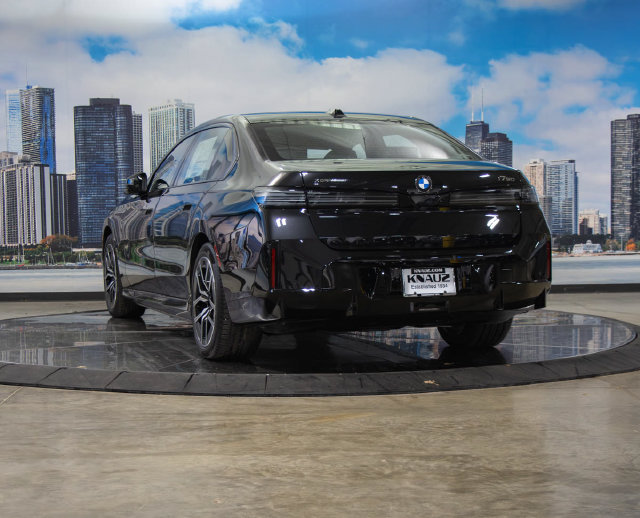 Used 2027 BMW i7 xDrive50 w/ M Sport Package AWD/4WD image 7