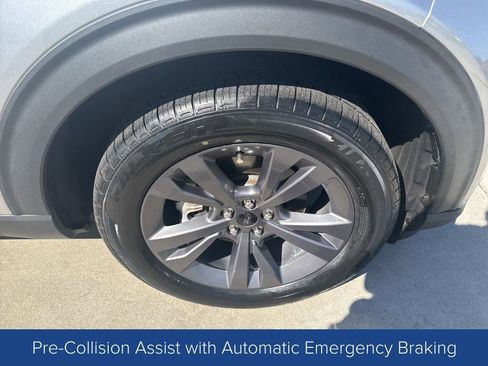 Used 2021 Ford Explorer XLT w/ Equipment Group 202A image 8