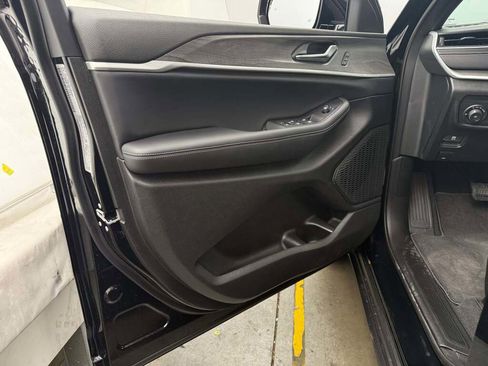 New 2025 Jeep Grand Cherokee Limited w/ Black Appearance Package image 24