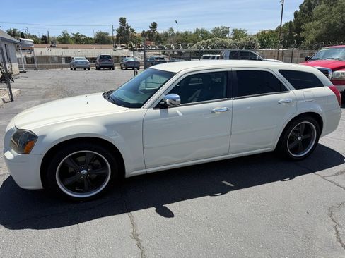 Used 2005 Dodge Magnum SE RWD image 5