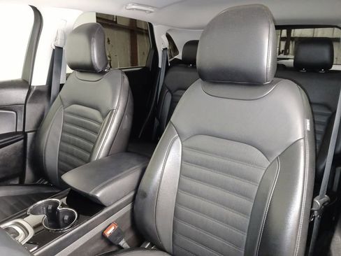 Used 2018 Ford Edge SEL w/ Equipment Group 201A AWD/4WD image 11