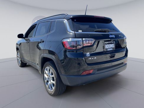 Used 2024 Jeep Compass Latitude AWD/4WD image 4