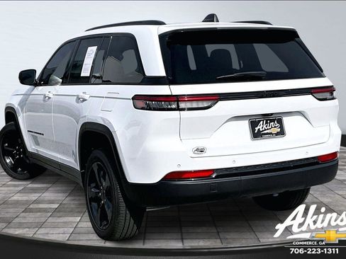 Used 2024 Jeep Grand Cherokee Altitude image 4