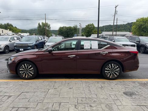 Used 2024 Nissan Altima 2.5 SV FWD image 5
