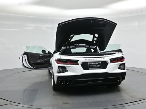 Used 2023 Chevrolet Corvette Stingray Preferred Cpe w/ Z51 Performance Package RWD image 25