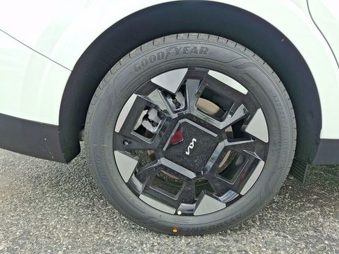 New 2026 Kia Carnival EX FWD image 10