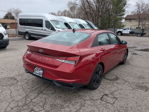 Used 2023 Hyundai Elantra SEL image 3