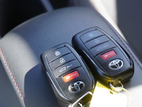 Used 2024 Toyota Corolla SE image 16