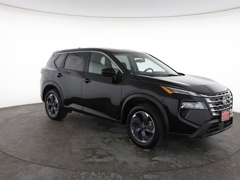 Used 2025 Nissan Rogue SV FWD image 2