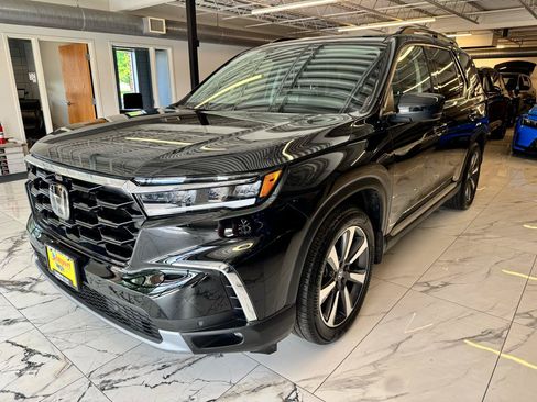 Used 2023 Honda Pilot Elite image 3