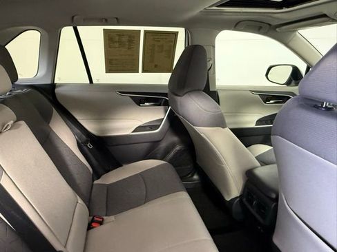 Used 2022 Toyota RAV4 XLE image 39