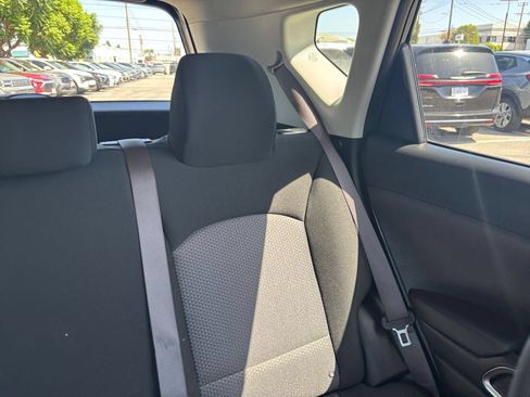Used 2025 Kia Soul LX w/ LX Technology Package FWD image 36