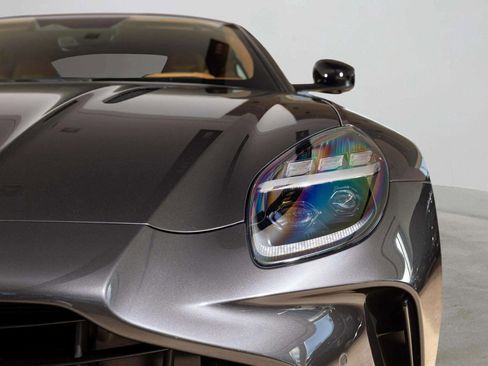 Used 2025 Aston Martin V8 Vantage Coupe image 44