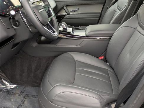 Certified 2025 Land Rover Range Rover Sport SE image 17