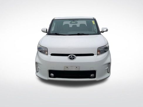 Used 2015 Scion xB FWD image 2