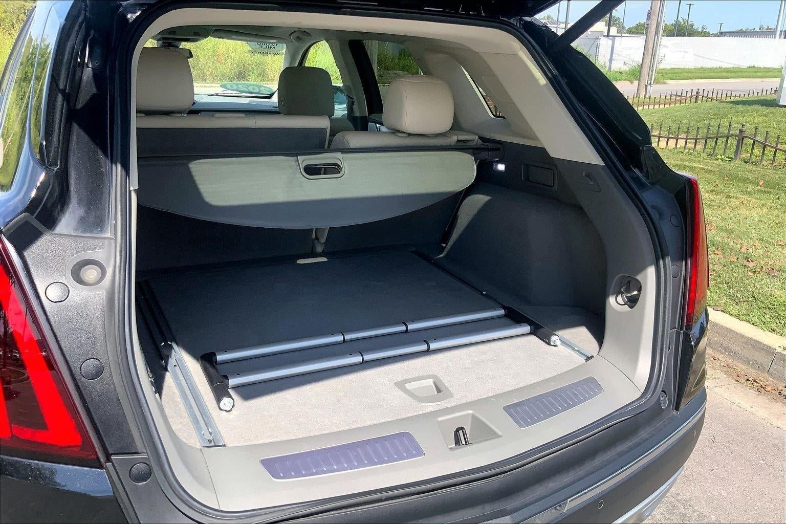 Used 2020 Cadillac XT5 Premium Luxury AWD/4WD image 4