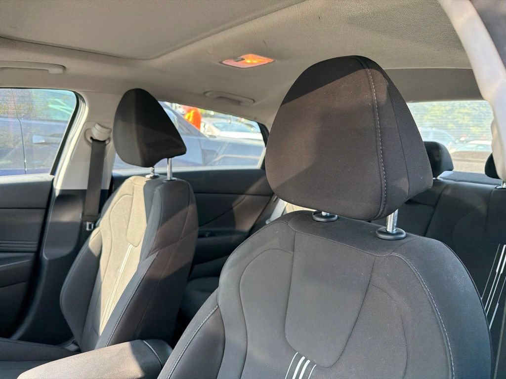 Used 2025 Hyundai Elantra SEL FWD image 17