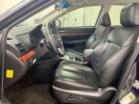 Used 2010 Subaru Legacy 2.5i Limited AWD/4WD image 19