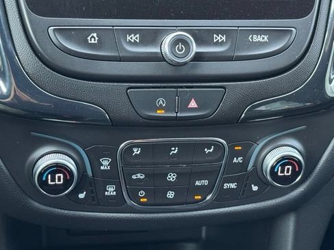Used 2022 Chevrolet Equinox RS w/ RS Leather Package AWD/4WD image 18