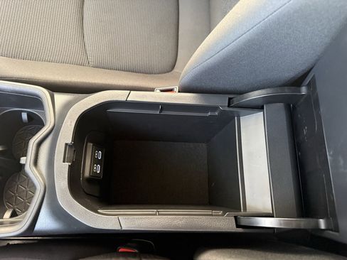 Used 2024 Toyota RAV4 LE image 22