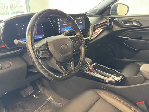 Used 2024 Chevrolet Trax RS FWD image 16