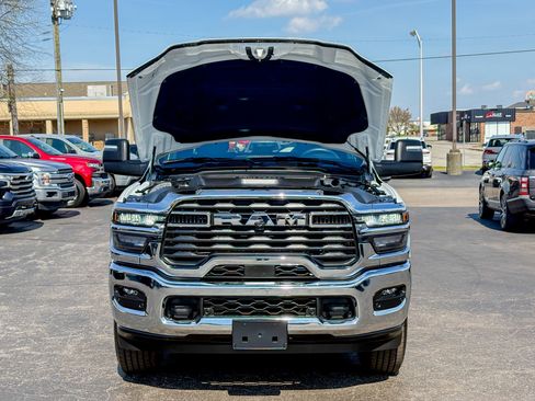 Used 2025 RAM 2500 Big Horn AWD/4WD image 33