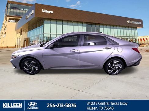 New 2025 Hyundai Elantra SEL image 4