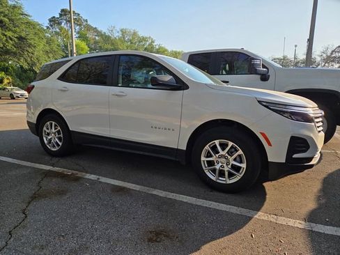 Certified 2024 Chevrolet Equinox LS w/ LS Convenience Package FWD image 3