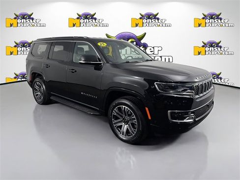 Used 2025 Jeep Wagoneer 4WD image 3