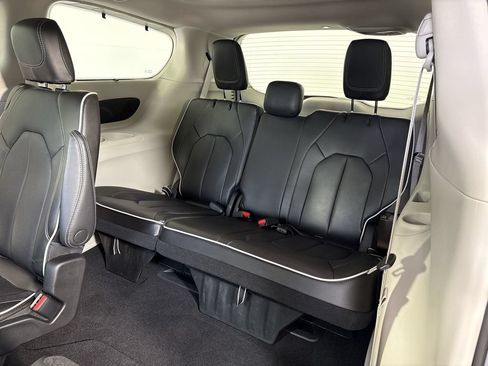 Used 2023 Chrysler Pacifica Limited FWD image 26