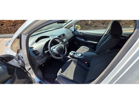 Used 2015 Nissan Leaf S w/ Charge Package FWD image 2