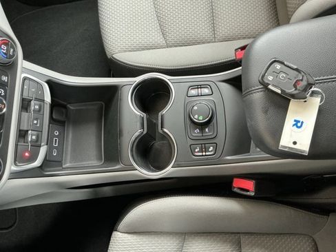 Used 2023 GMC Terrain SLE w/ Driver Convenience Package image 11