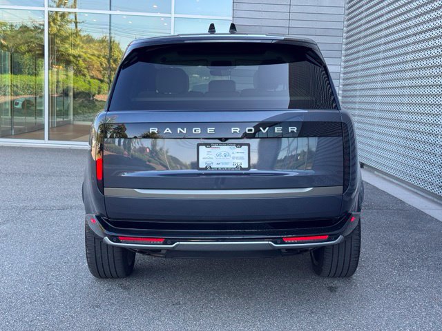 Used 2025 Land Rover Range Rover SE AWD/4WD image 4