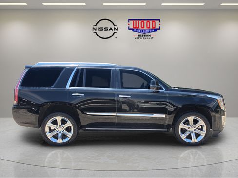 Used 2017 Cadillac Escalade Premium Luxury AWD/4WD image 2