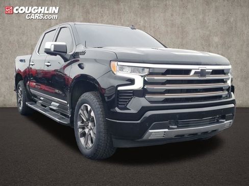 Used 2022 Chevrolet Silverado 1500 High Country w/ Technology Package image 8