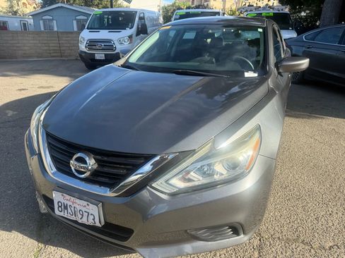 Used 2018 Nissan Altima 2.5 S w/ S Convenience Package image 1