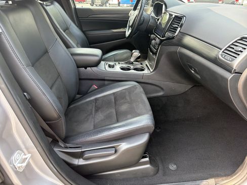 Used 2020 Jeep Grand Cherokee Altitude AWD/4WD image 17